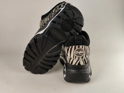 Buffalo London 1339-14 2.0 Zebra Platform Sneakers sole on a beige background – Sole View @RunInRain