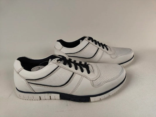 Cafe Moda urban lifestyle sneakers in white and navy with segmented rubber sole and lace-up closure - side view @Runinrain