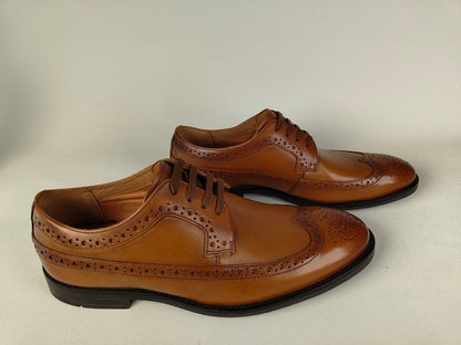 A pair of Clarks Beckfield Limit Men's Tan Leather Wingtip Brogue shoes on a white background - Side view @runinrain