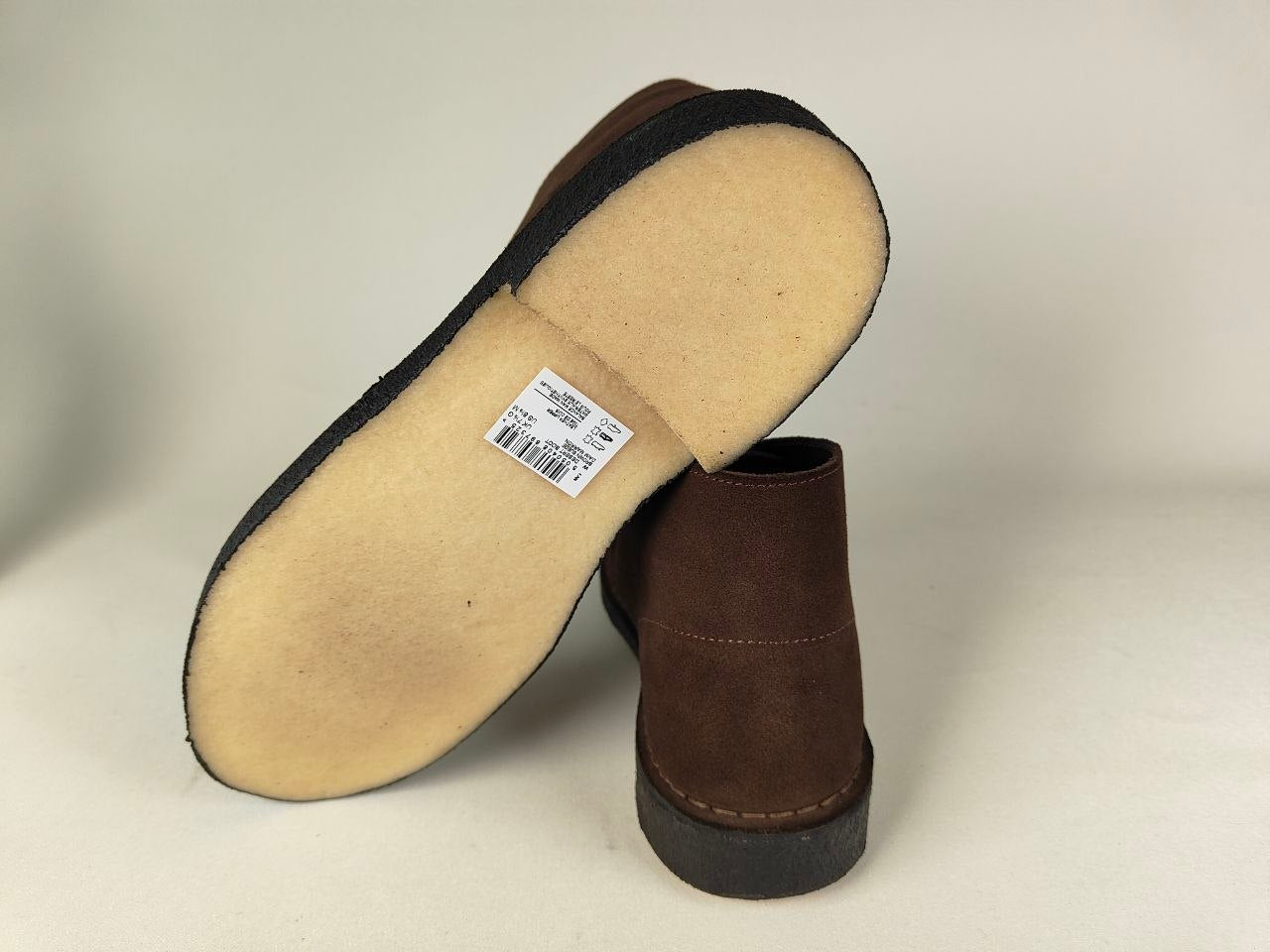 Clarks Originals Desert Boot Brown Steads Suede with beige insole on a light gray background - Sole view @runinrain