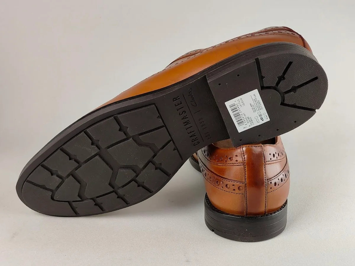 Clarks Ronnie Limit Men's Tan Full-Grain Leather Oxford – sole view @RunInRain