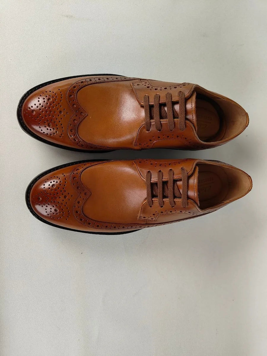 A pair of clarks Ronnie Limit Men's Tan Full-Grain Leather Oxford – Top View @RunInRain