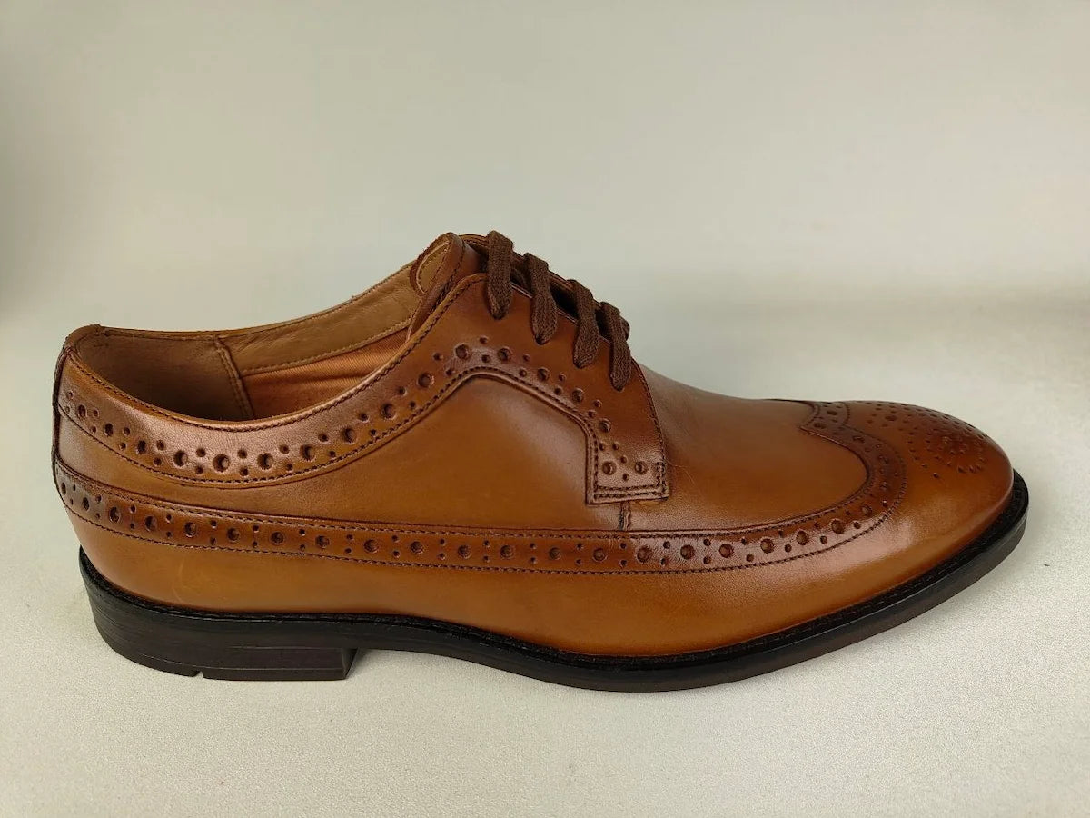 Clarks Ronnie Limit men's tan full-grain leather wingtip brogue Oxford shoes with lace-up closure and rubber - side view @runinrain