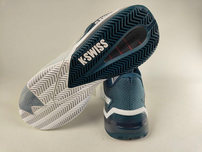 K-Swiss Ultrashot 4 men's clay court tennis shoe in white and dark blue, durable grip outsole for clay surfaces. a focus on the sole and brand logo - Rear Sole view @RunInRainwith.