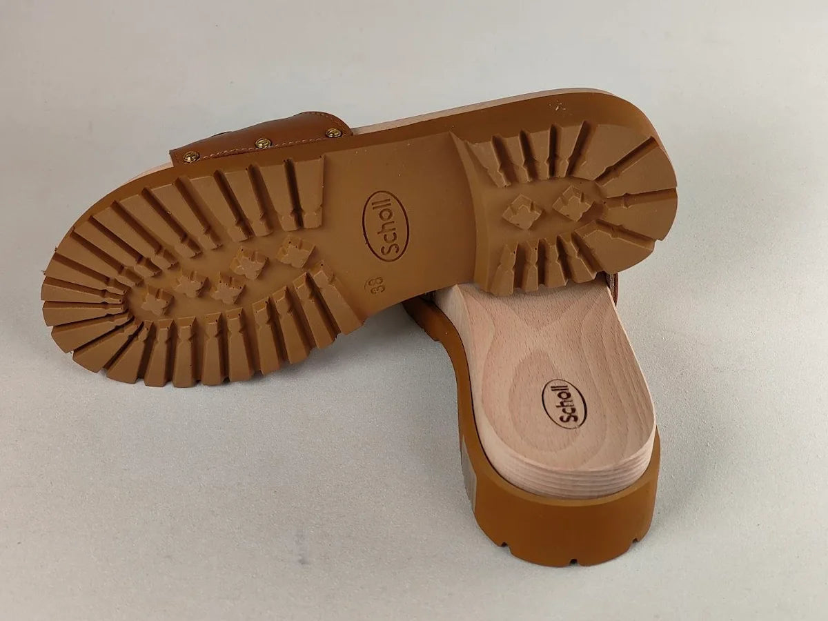 Brown sole of a Scholl Pescura Carroarmato Cognac Leather Sandal with visible brand logo on a light gray background – Sole View @RunInRain