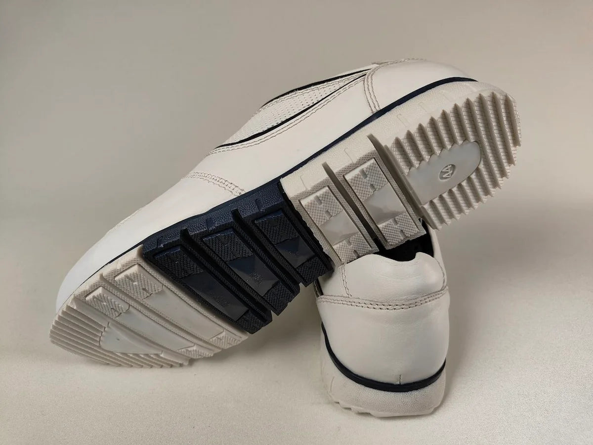 White Cafe moda Urban Chic Sneakers with black sole on a light gray background - sole view @runinrain